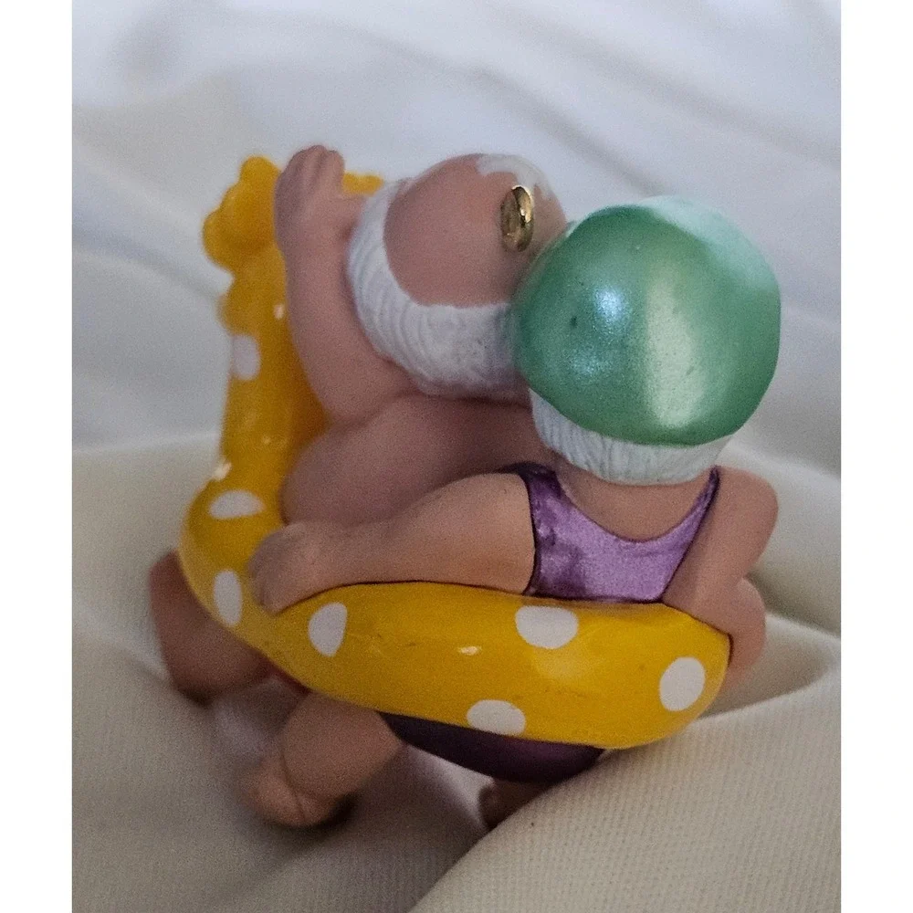 Hallmark Keepsake 1998 Santa Mrs Claus Summer Vacation Reindeer Float Ornament